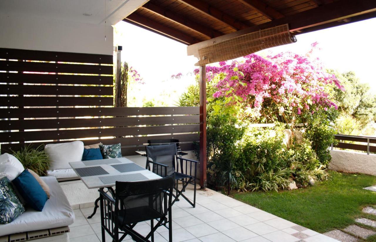 Beachfront Garden Apartment- Atlas Complex Loutráki Exterior foto
